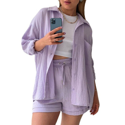 Ensemble décontracté et tendance grande taille : chemise à manches longues à revers champray, short taille haute à cordon, chemise grande taille, short à cordon.