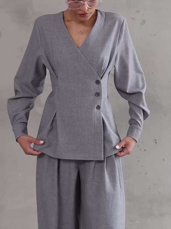 Ensemble haut asymétrique à col en V gris clair et pantalon large